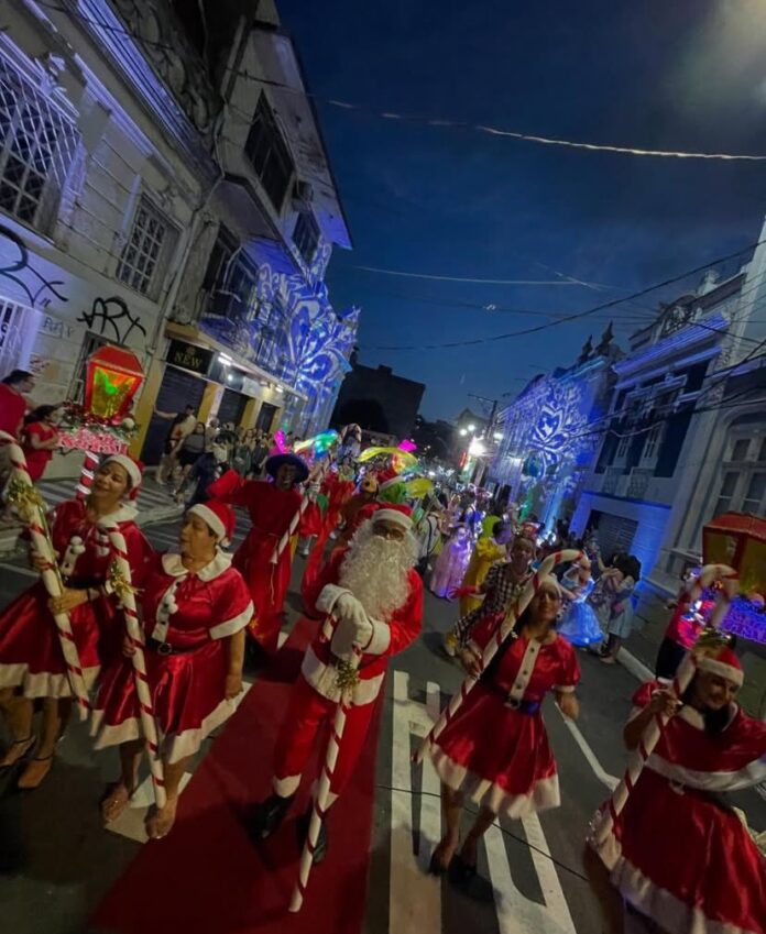 Natal que Acolhe ilumina o Centro Histórico de Manaus em dezembro