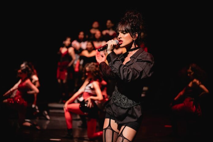 Série abre a programação com ‘Cabaré Chinelo – O Show’, no Teatro Amazonas