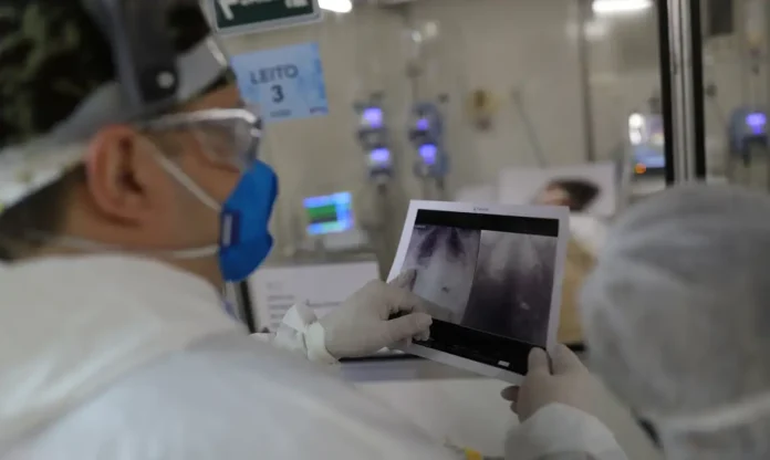 Internações de idosos por covid-19 aumentam no Amazonas em SP e Nordeste