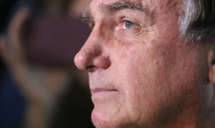 Moraes ordena perícia médica após defesa pedir cirurgia para Bolsonaro