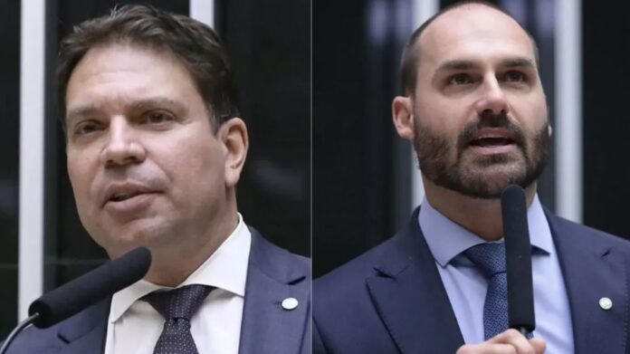Hugo Motta oficializa a cassação dos mandatos de Eduardo Bolsonaro e Ramagem