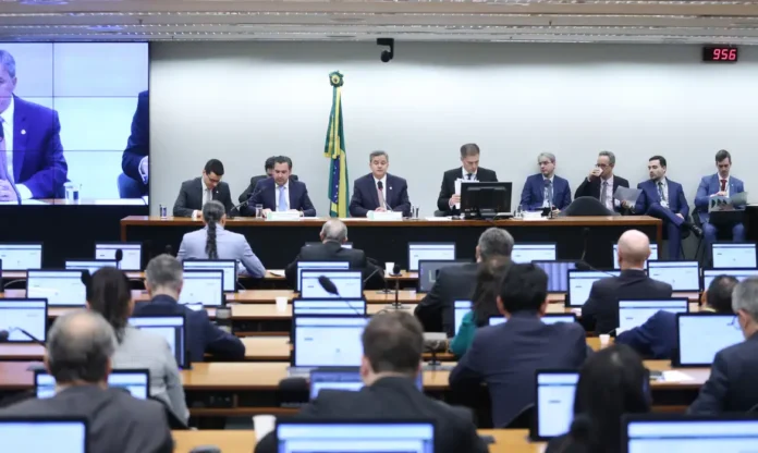Notícias do Amazonas – Congresso analisa orçamento de 2026 com salário mínimo a R$ 1.621