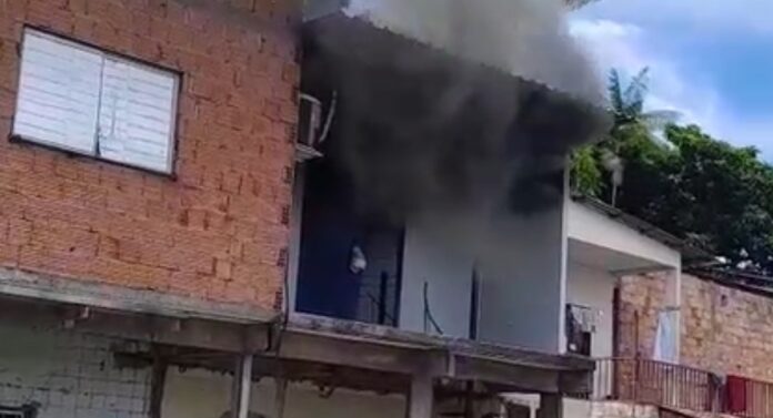 Notícias do Amazonas – Incêndio devasta residência na Zona Sul de Manaus