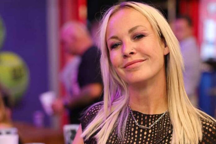 Notícias do Amazonas – Evi Goffin traz nostalgia dos anos 2000 a Manaus em show imperdível