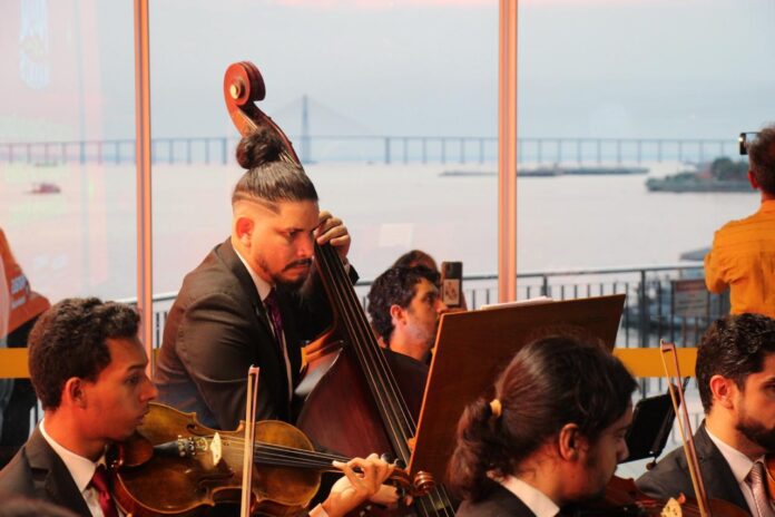 Notícias do Amazonas – Mirante Lúcia Almeida sedia evento natalino com música e dança