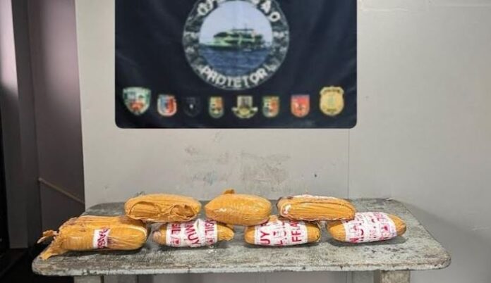 Notícias do Amazonas – Colombiano é detido com 15 kg de drogas em embarcação