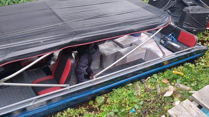 Notícias do Amazonas – Polícia Militar apreende meia tonelada de drogas em lancha
