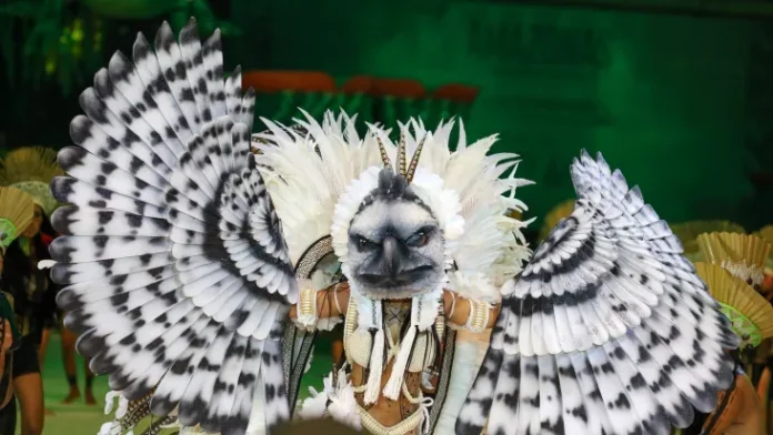 Notícias do Amazonas – Isabelle Nogueira brilha como gavião-real em Parintins