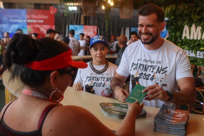 Notícias do Amazonas – Amazonastur dá início à distribuição do Passaporte Parintins