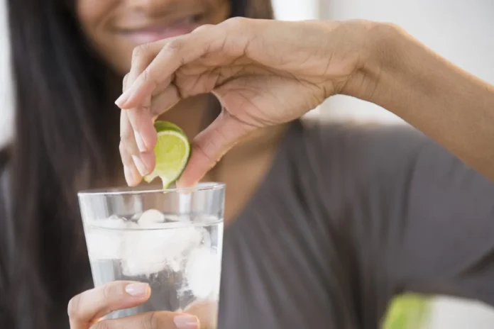 Notícias do Amazonas – Água com limão: riscos para a saúde bucal em excesso