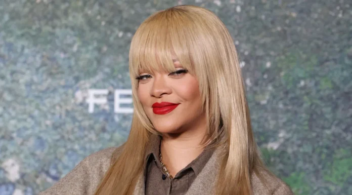 Rihanna revela nova linha de cuidados capilares, Fenty Hair, para todos os tipos de cabelo