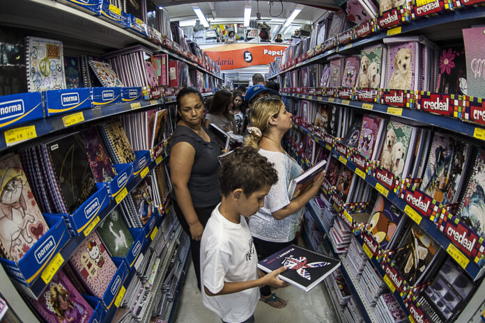 Notícias do Amazonas – Famílias manauaras preveem gastos acima de R$ 600 em material escolar para 2026