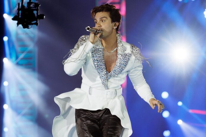 Luan Santana é internado em SP; assessoria nega mal súbito após show cancelado
