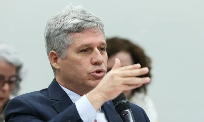 Ministro anuncia saída de diretor da Conab após anulação de leilão de arroz