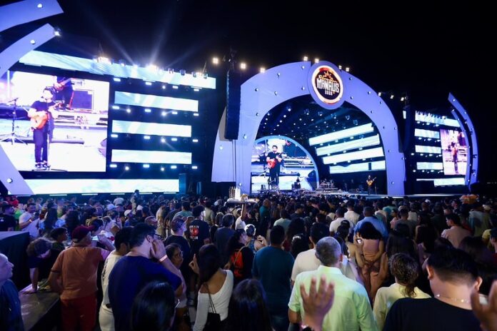 Notícias do Amazonas – Réveillon Gospel atrai multidão na Ponta Negra, Manaus