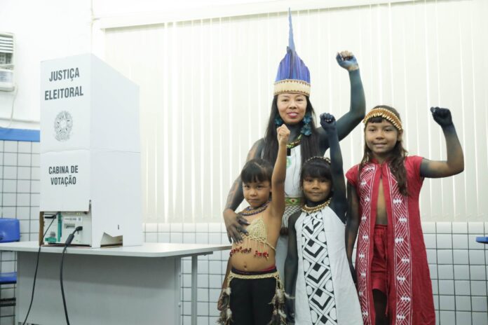 Notícias do Amazonas – Vanda Witoto, liderança indígena, vota e busca mudança em Manaus