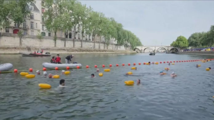 Parisienses reentram no Rio Sena após um século de proibição