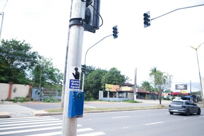 Notícias do Amazonas – Semáforo para pedestres é inaugurado na avenida do Turismo em Manaus