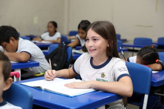 Notícias do Amazonas – Início da transferência de alunos na rede pública em 2026