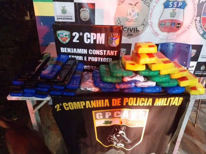 Notícias do Amazonas – Quatro detidos com 42 kg de cocaína em embarcação no Solimões