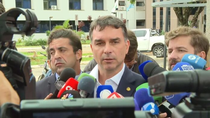 Notícias do Amazonas – Flávio Bolsonaro promete lutar contra veto de Lula à dosimetria