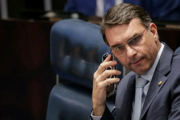 Notícias do Amazonas – Flávio Bolsonaro busca apoio evangélico para sua candidatura